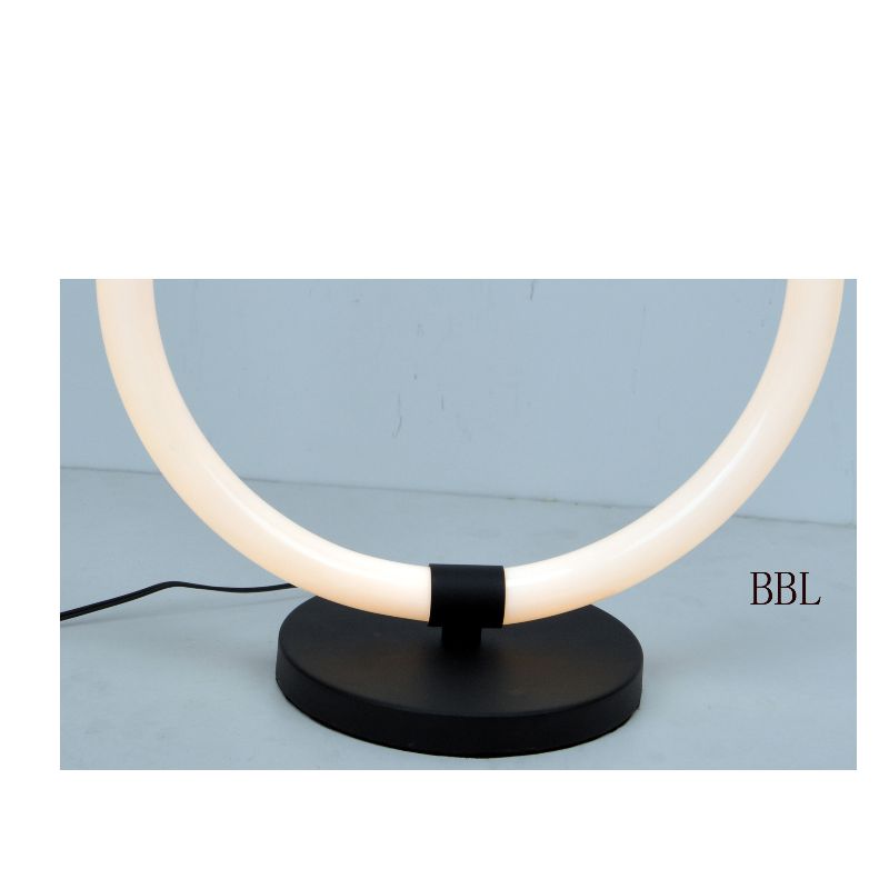LED -lamppu, jossa on pyöreä akryylirengas
